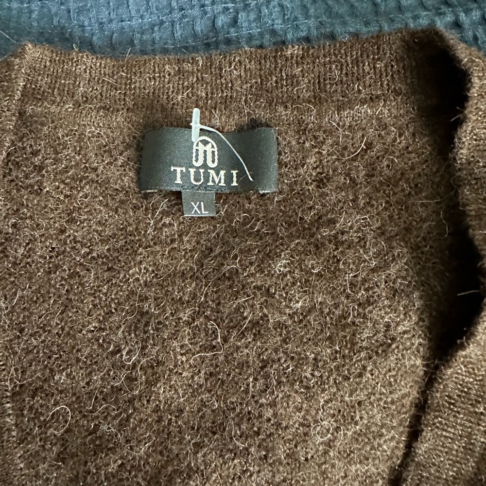 Tumi Women’s Brown Button-Front V-Neck Cardigan - Picture 3 of 11